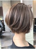 大人の丸みショートヘア白髪は明るく染めて外国人風カラー/TheC