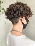 マッシュショート、スパイラルパーマ、刈り上げ女子、くるくる