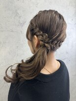 編み込みサイドポニー