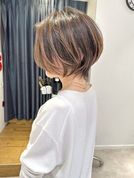 バンプ ギンザ(BUMP GINZA) 前下がりショートボブ×ハイライト×透明感カラー【NAYUMI】