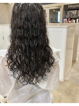 アンジュベイナハ (Ange Bay NAHA) ロング×スパイラルパーマ