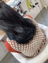 エン(En,)&nbsp;ツヤ感ダークカラー×柔らかレイヤースタイル◎