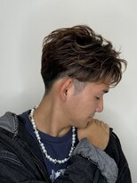 マキシム ナカイ(MAXIM NAKAI)&nbsp;フェザーショート刈り上げツーブロックかき上げパートスタイル