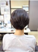 癖と重みを活かしたショートレイヤーボブスタイル