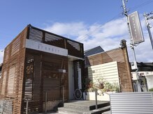 グランディール(grandir)の雰囲気（広い駐車場が隣に2台あります！）