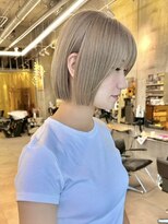 ヒビヲ 天神警固(HIBIO)&nbsp;ショートボブ切りっぱなしボブタッセルボブブリーチダブルカラー