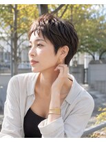バグズ(Baguz)&nbsp;透け感ニュアンス大人美人耳掛けハンサムショートレイヤー