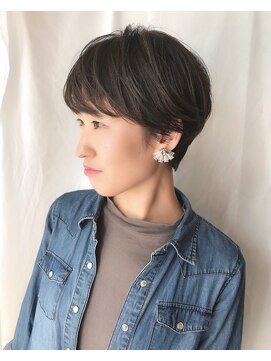 マルケ ドゥ マッシュ(MaruQuee de mashu) 大人カジュアルなラフショートスタイル.