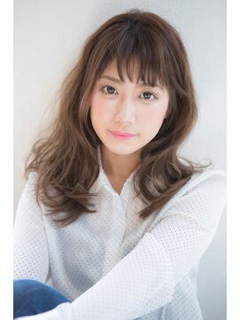 ブレスグラス(BLESS GLASS) ナチュラルな切りっぱなし！ゆるいウェーブが大人可愛いヘア