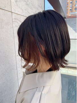 エスカーラ 表参道(THE ESCALA) 耳掛けインナーカラーでお洒落に【タビラマユミ】