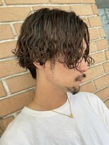 クオル 立川(QOL)&nbsp;波巻きスパイラルパーマセンターパート刈り上げ波巻きパーマ