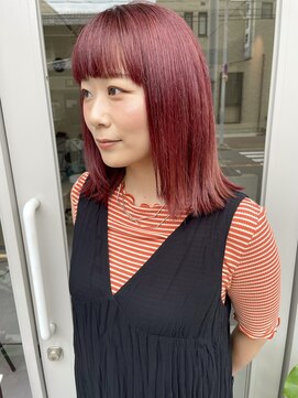 ヨリ(yori) 赤髪 赤ピンク 伸ばしかけhair