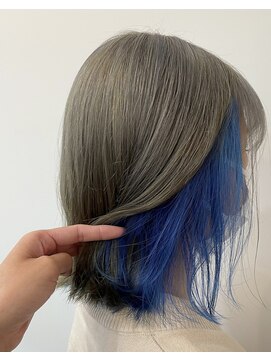 ラフ 原宿(L.a.a.g.f harajuku) シルバー×ブルーカラー インナーカラー ボブ@原宿