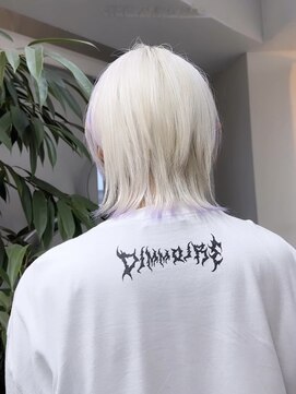 ヴェルデ(Verde) ウルフカット ホワイトデザイン ダブルカラー ホワイトカラー