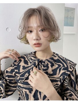 レコ 渋谷(LECO) ベージュとイエローのコントラストデザイン