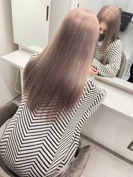 キング 高槻(K!ng) 【枚方、高槻、梅田】ホワイトベージュ