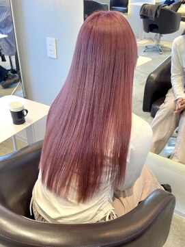 ケリーアン 太田(kelly.un) ピンクカラー / うる艶ハイトーン / 低ダメージブリーチカラー