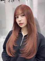 ロムーク 表参道(LOMKH)&nbsp;秋冬ピンクブラウンカラー甘めレイヤーカットヘーゼルグレージュ