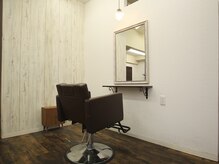 ヘアーサロン ドゥークス(hair salon Douxs)の雰囲気（広めのセット面でゆったり施術）