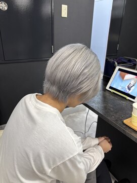 ホワイト 梅田(white) ホワイトカラー×ショート>