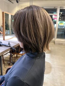 ヒース 姪浜(Heath) ボブ 白髪ぼかしハイライト アッシュグレージュ ショートカット