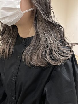 アルーシェ 新宿店(Alushe) インナーカラー アッシュグレー