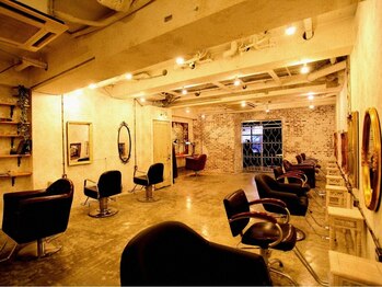 アーサス ヘアー サローネ 新小岩店(Ursus hair salone by HEADLIGHT)の写真/あなただけの特別なサロンタイムをお届け…。ゆったりとした空間でいつもと違う癒しのひとときを。