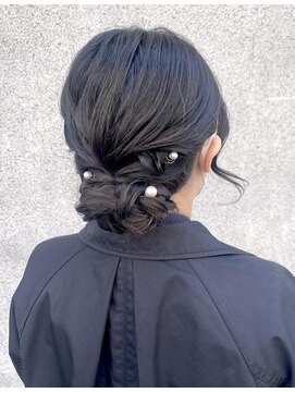 マノハル(MANOHARU) 暗髪ヘアセットお呼ばれふんわりシニヨン