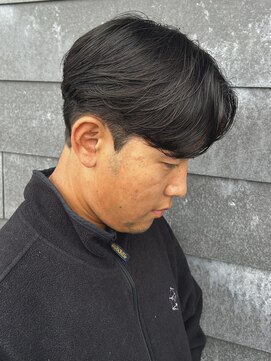 ヒュイル バイ ニアウ(Hwyl by Niau) メンズセンターパートニュアンスパーマスパイラルパーマカット