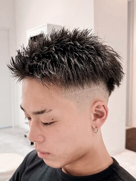 ルーストデラックス 京都河原町三条(ROOST dx) メンズショート/ジェット/フェード/スキンフェード/アップバング