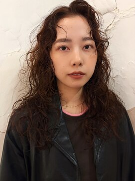 ヘン(hen) 【心斎橋hen】ミディアムパーマ　くせ毛風パーマ　パーマ