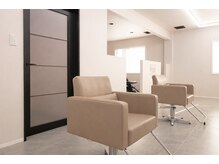 アイコン トゥーグランノール(EIKON to grand nord)の雰囲気（白を基調とした清潔感のある空間と、上質で落ち着いた雰囲気。）