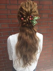 オシャレ感たっぷりルーズなヘアアレンジ（ハーフアップ用）