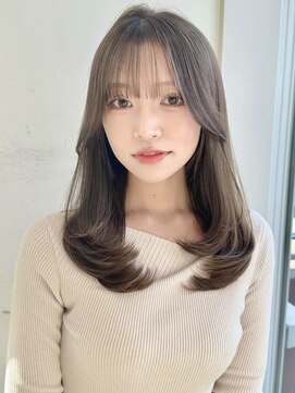 バイオレットジェム(Violet`jem) ミディアムヘアレイヤーカットアッシュベージュ小顔前髪ぱっつん