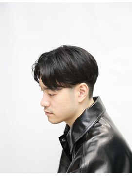 カーウォッシュバーバー(CARWASH BARBER) センターパートツーブロックスタイル