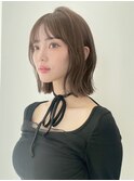 グレージュ切りっぱなしボブ前髪ありミニボブミルクティベージュ