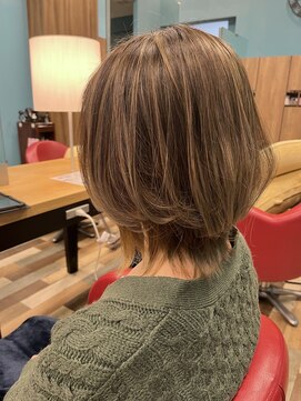 バースデー イーアス高尾店(Birthday) 外ハネハイライトスタイル