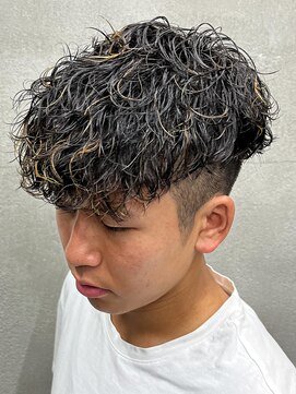 ダズルヘアーエイチ(DAZZLE hair H) ホワイトメッシュツイストツイストスパイラル波巻きプードル