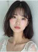 美髪が映えるワイドバングボブ