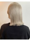 ホワイトベージュ×切りっぱなしボブ ハイトーンカラー 表参道