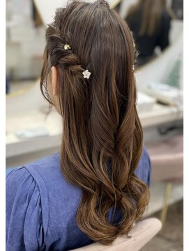 ラビス(Lovis) 大人ガーリー/似合わせカット/ミディアムレイヤー