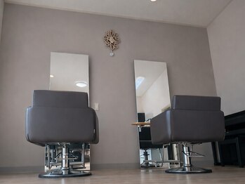 ヘアーズ グラッド(hairs glad)の写真/初めての方も緊張せずに過ごせる居心地の良さ◎経験豊富なオーナーが丁寧なカウンセリングで寄り添います♪