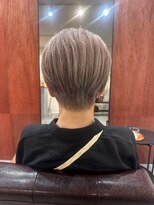 ハナ(hana.)&nbsp;襟足をすっきりとさせたショートスタイル