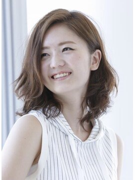 カミーノ(Camino) 大人フェミニンなミディアムスタイル