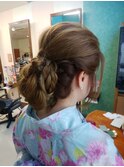 ルーズアップシニヨンのエロかわ