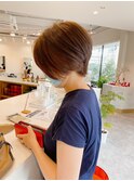えりあしタイトなハンサムショートスタイル