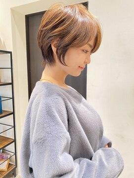 アヴァロン(AVALON) 白髪ぼかしハイライト/絶壁解消/ひし形大人ショートボブ/聖