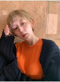 オン眉ショート×ブロンド