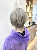 ホワイトグレージュ
