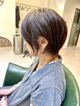 チリンバイロストシティー(Chillin by LOSTCITY) 大人美人ショートボブ
